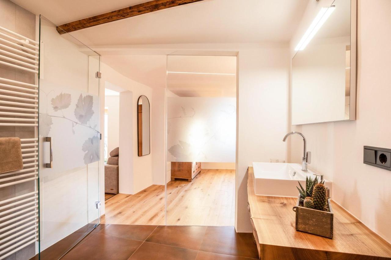Brantenhof Ferienwohnung Vinea Cortaccia Exteriör bild