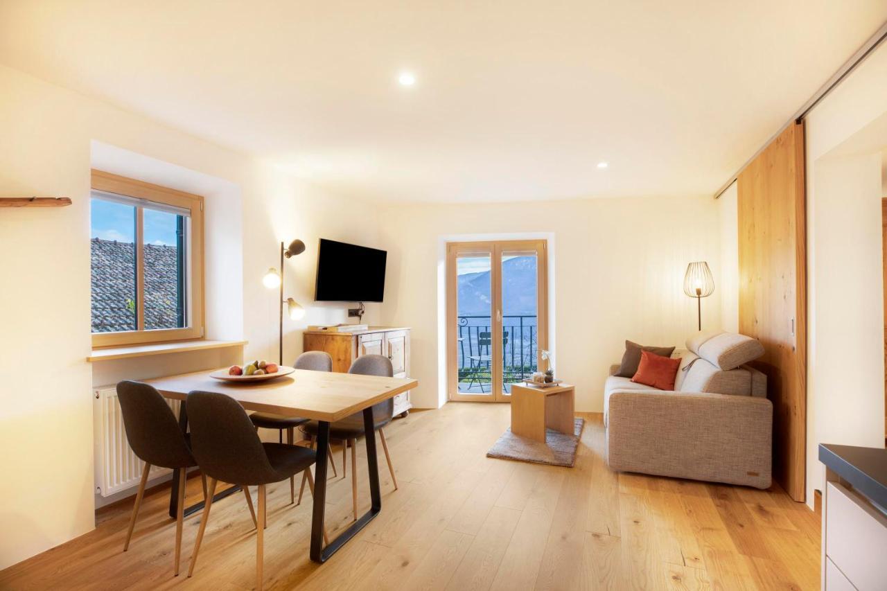 Brantenhof Ferienwohnung Vinea Cortaccia Exteriör bild