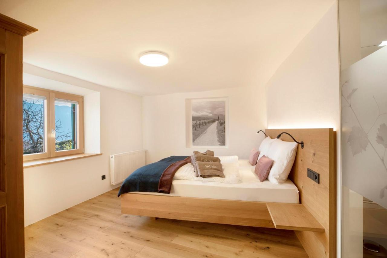 Brantenhof Ferienwohnung Vinea Cortaccia Exteriör bild