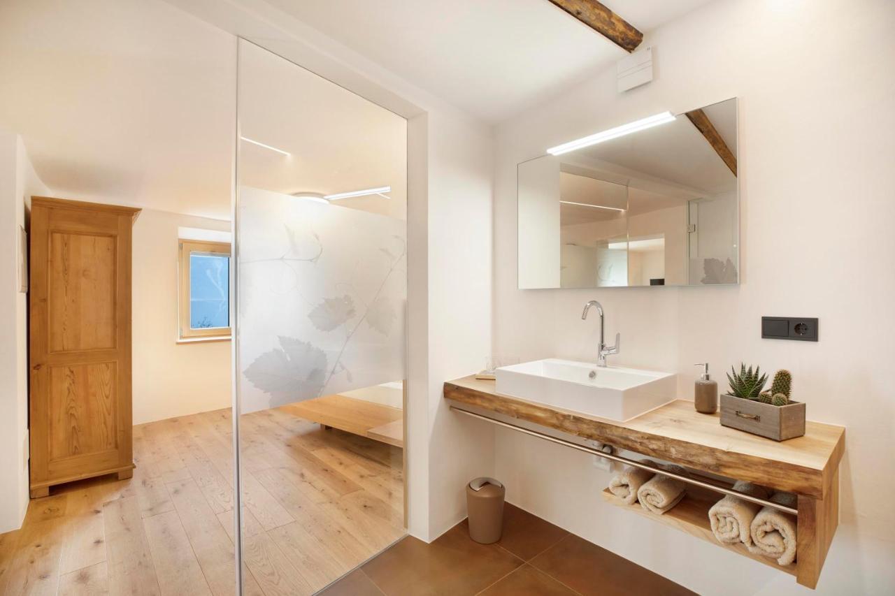 Brantenhof Ferienwohnung Vinea Cortaccia Exteriör bild
